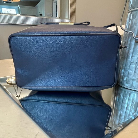 Gorgeous navy Nina Ricci bucket bag - Picture 6 of 16